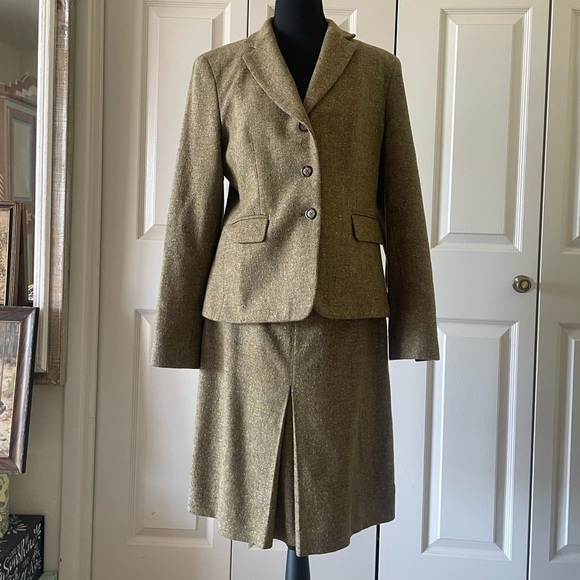Jones New York | 2pc Skirt Blazer Suit. 100% wool. Speckle Olive Color. Size 6/8 - Picture 10 of 10